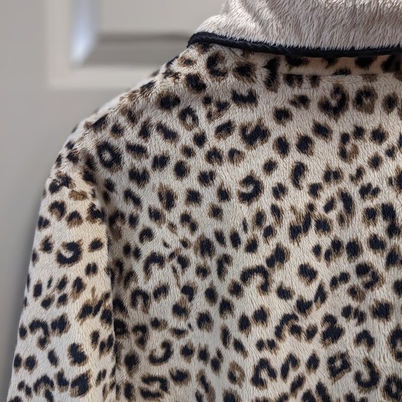 Leopard Print Fleece Robe - Picture 9 of 16